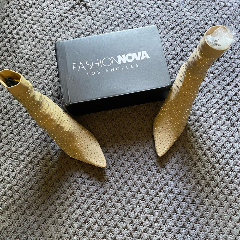 Fashion Nova Heels - Picture 4 of 6